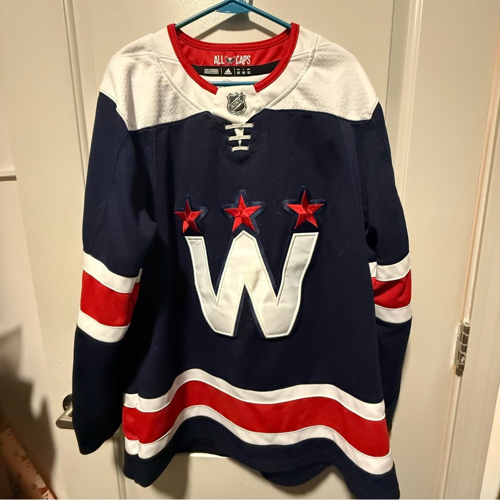 Old Washington capitals navy W jersey